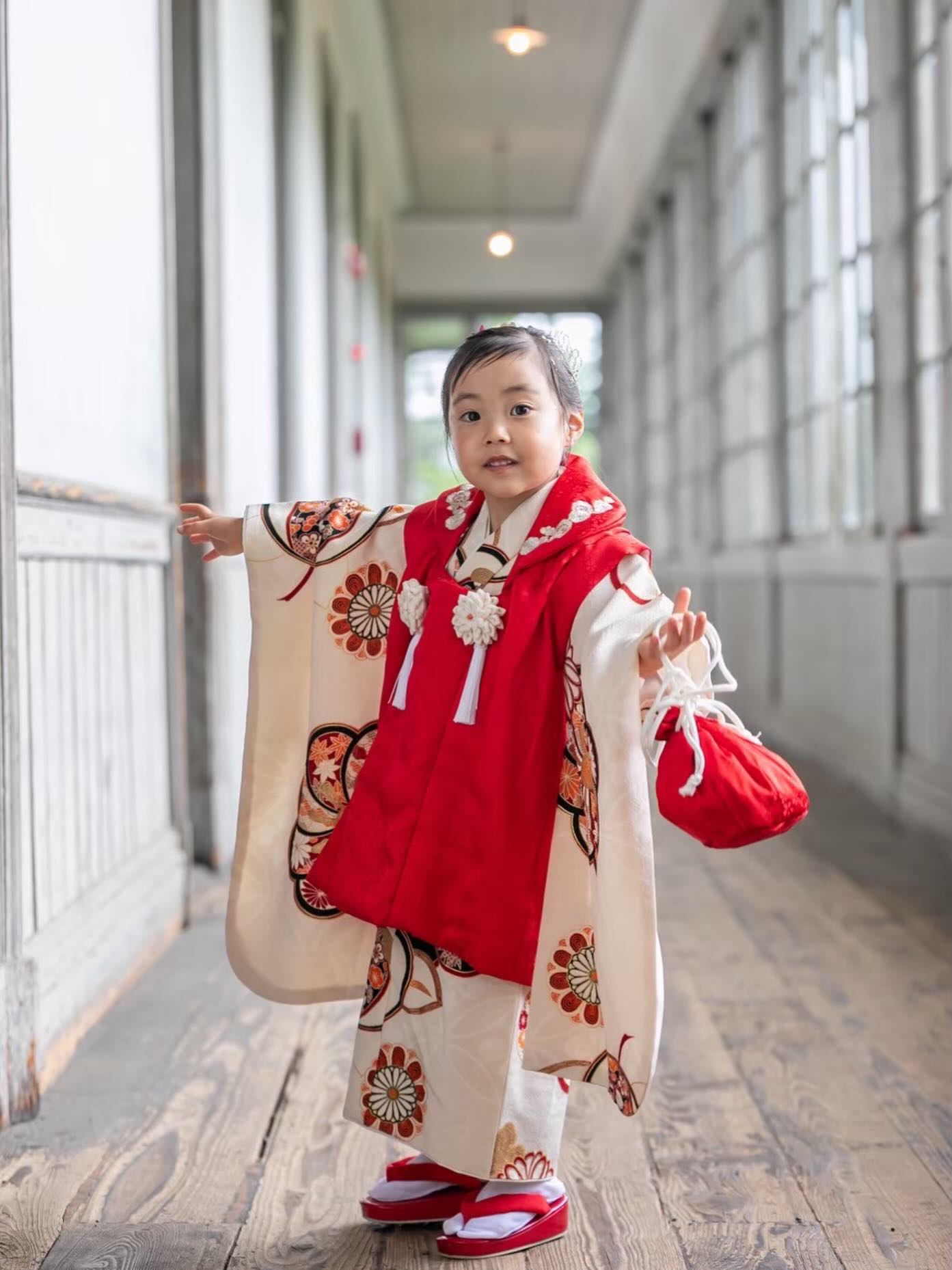 七五三を迎えるご家族に、お詣りでの衣裳レンタル、記念写真でロケーション撮影を受付中です✨
・
二幸から城下町の針綱神社へはスグ、成田山なら参道への入口に店舗があり、アクセス抜群の立地✨
・
衣裳と着付けをセットにした人気の"お詣りパック"をご提供しております。
人数枠が残りわずかになってきました。
ご予約・お問合せは、お急ぎください❗️
・
また、七五三の記念写真は、ローケーション撮影がオススメ✨
二幸なら犬山城下町、明治の建物を移築・再築した博物館明治村でもロケーション撮影ができますよ❗️
・
「二幸の七五三」で検索🔍
ご来店予約できます✨
・
お電話でのお問合せ、ご予約は…
二幸 犬山店
☎️0568-62-6543
#七五三
#753
#七五三詣り
#針綱神社
#二幸