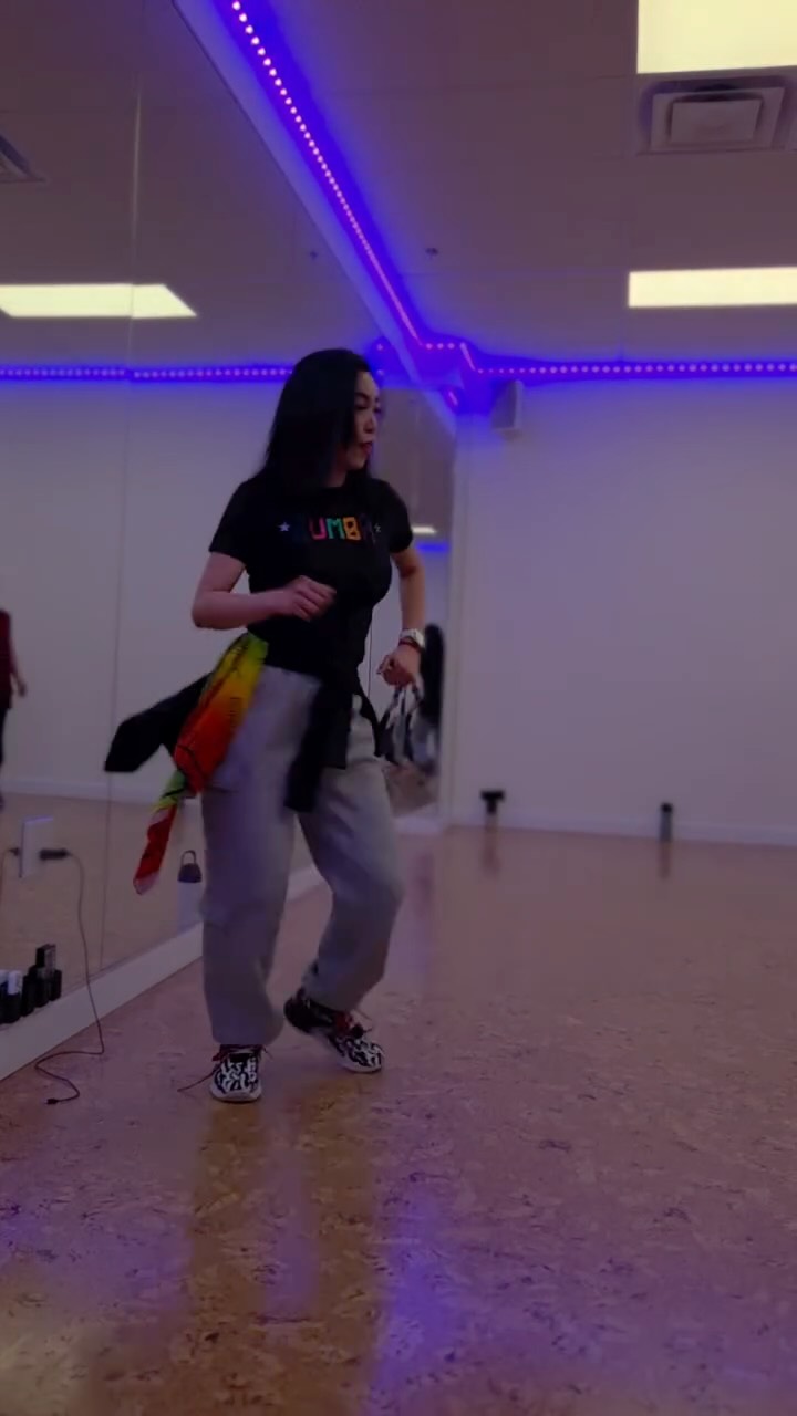 Every movement tells a story, every feeling finds its rhythm — this vibe lives in our dance sequence. 💃🔥
#LevelUp #Toronto #NorthYork #BayviewVillage #BVshops #Zumba #Dance #Vibe #ZumbaFitness