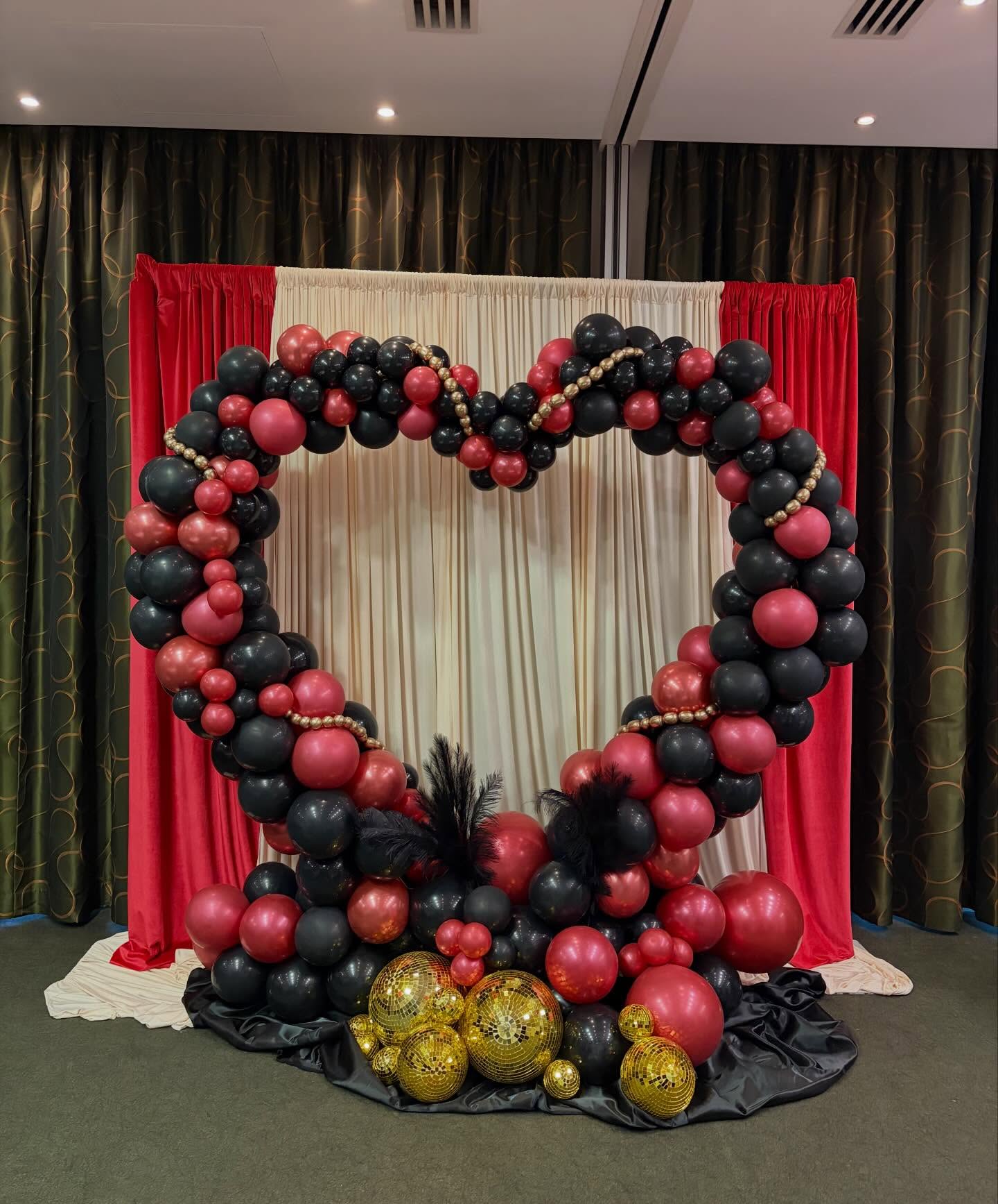 @calonheartsuk ❤️🎈
Moulin rouge charity ball
@parkplazacardiff 📍