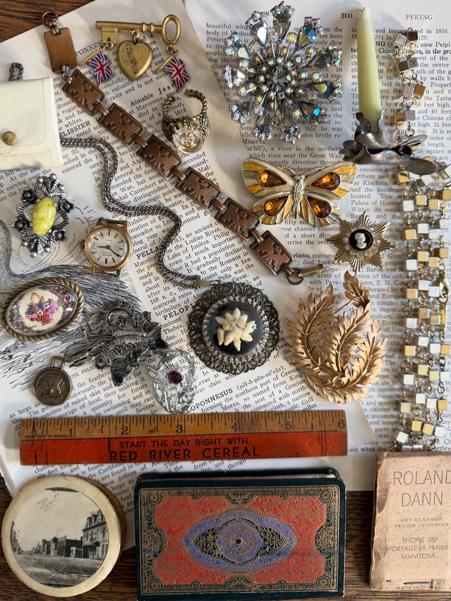 Antique Jewellery is always a “treasure hunt” when we open a box. As I never really know what’s in store before I get a chance to do some research. This batch had this beautiful Victorian Era Edelweiss necklace and a very interesting antique silver River Fish Brooch. Even this tiny little address book and ruler are little treasures that tell a story about the past…..some great 1800’s Stoneware pieces just arrived in the shop too….
#antiquejewellery #antique #vintagestyle #vintagehome #antiquestyle