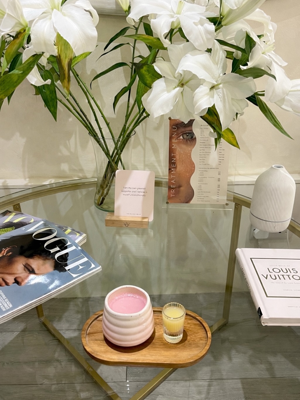 Love was truly in the air at the salon last week… 💌
From pink matcha moments to love heart and kisses nails, and dressing our doors for the occasion — every little detail has been about celebrating love in all its forms. Valentines, Galentines, and everything in between.
We love love, and sharing these moments with you makes it even more special. Thank you for bringing the sweetest energy into our space. 💗✨
#theglowbar #valentinesnails #galentines #nailinspo #valentinesvibes salonaesthetic cityoflondon selfcaremoments