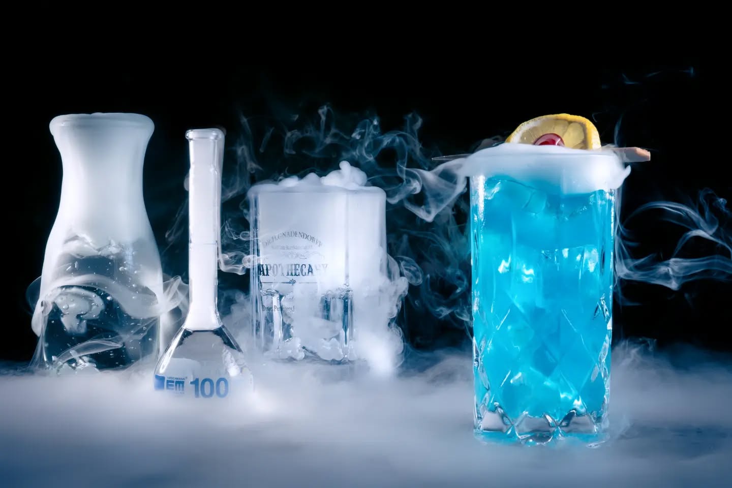 Heisenberg
Danke liebe "Giny" @ap_golightly
für die inspirierende mothetf*cker-Trockeneis-Fotosession. Zusammen mit @_elisalina_
haben wir die Cristal Meth Küche aufgebaut 😉.
.
.
#fujixseries #fujixt5 #fujifilm #fujifilmde #fujixf1655 #fujifilm_global #fujifilmfeaturetime #breakingbad #cocktails #heisenberg #drinks #fineart #fineartphotography #fineart_color #finearts #fineartphotographer #palaceoffinearts #fineartist #fineartphoto #jinbei #jinbeisfavoriten #water #reflexiones #colours #summer #munich #fujifilm_global #waterworld #ishootfujifilm #bhop_photography