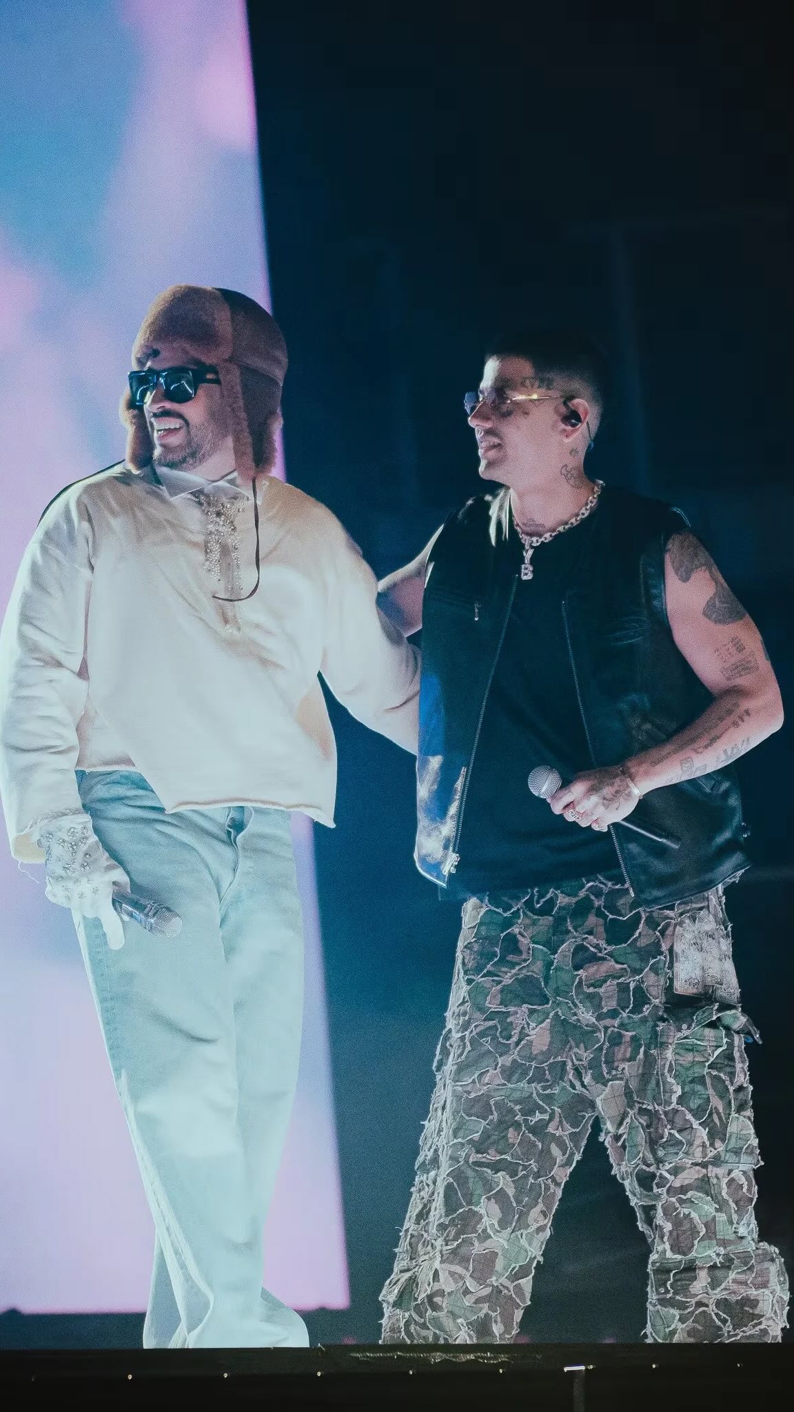 @duki @khea y @cazzu visitan La Casita de @badbunnypr para cantar ‘Loca (Remix)’ 🎤🇦🇷