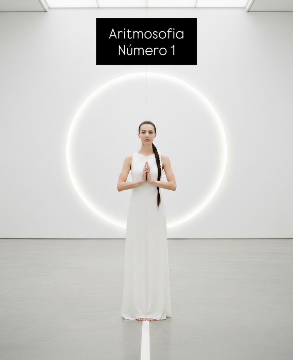 En aritmosofía el número 1 no es solo una cifra, sino el principio supremo de todas las cosas.
• La Mónada (Unidad): Representa lo indivisible, el origen absoluto y la fuente de donde emana todo el universo. Es el “punto” antes de que exista la línea.
• Primum Mobile: Es la causa primera que genera movimiento y vida sin ser alterada por nada externo. Es la chispa de la creación.
• Potencialidad: Contiene a todos los demás números en su interior. Es como la semilla que guarda el diseño de todo el bosque.
• Identidad Humana: Simboliza el “Yo Soy”, la autoconsciencia, el liderazgo, la voluntad individual y la capacidad de iniciar nuevos caminos.
• Conexión Vertical: Se asocia a la figura humana erguida, actuando como un puente directo entre lo divino (el cielo) y lo material (la tierra).
En esencia, el 1 es unidad, voluntad y origen.
Si quieres más información puedes ver en la BIO el libro de aritmosofia publicado en Amazon Store
#aritmosofia #aritmologia #numerologia #eneagrama