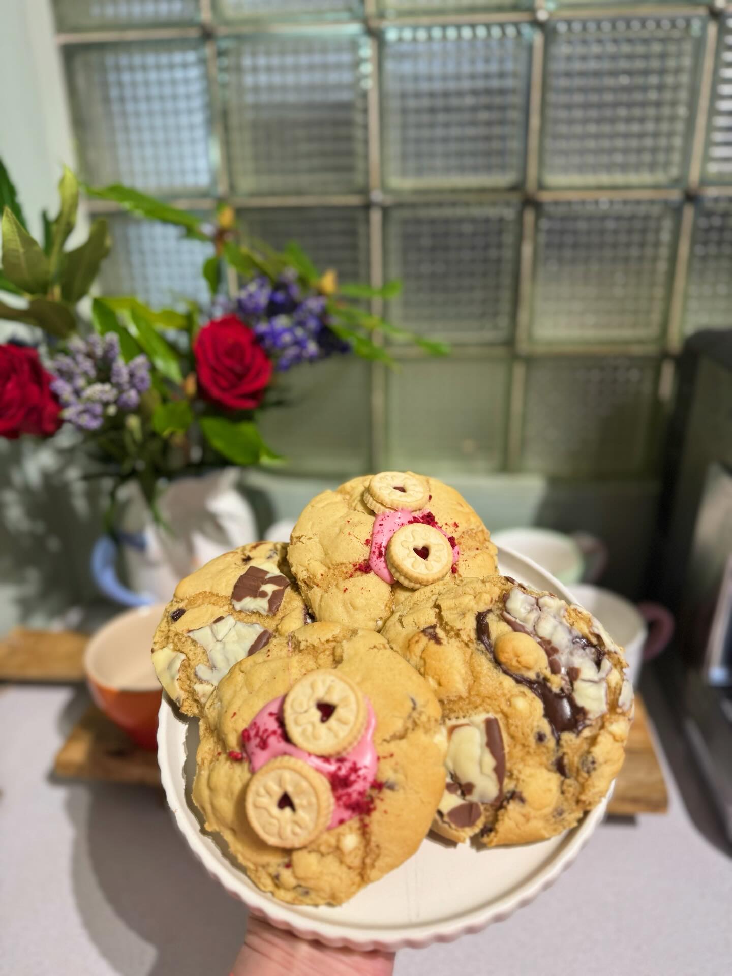 Cake Tin stuffed cookies ๐ช
Who loves them? Let us know ๐คฉ