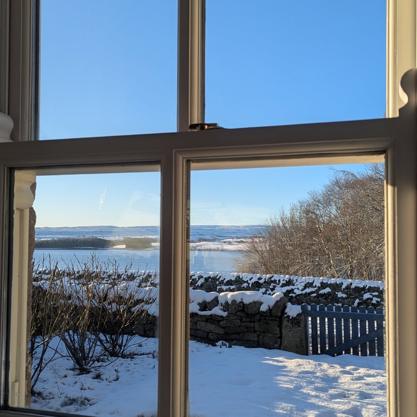 Snowy morning ❄️☀️
Waking up at Cronkley to blue skies, sunshine, and untouched snow. The perfect half term morning to head out and explore the reservoir.
#holidaylet #cronkley #derwentreservoir #visitnorthumberland #wintermorning