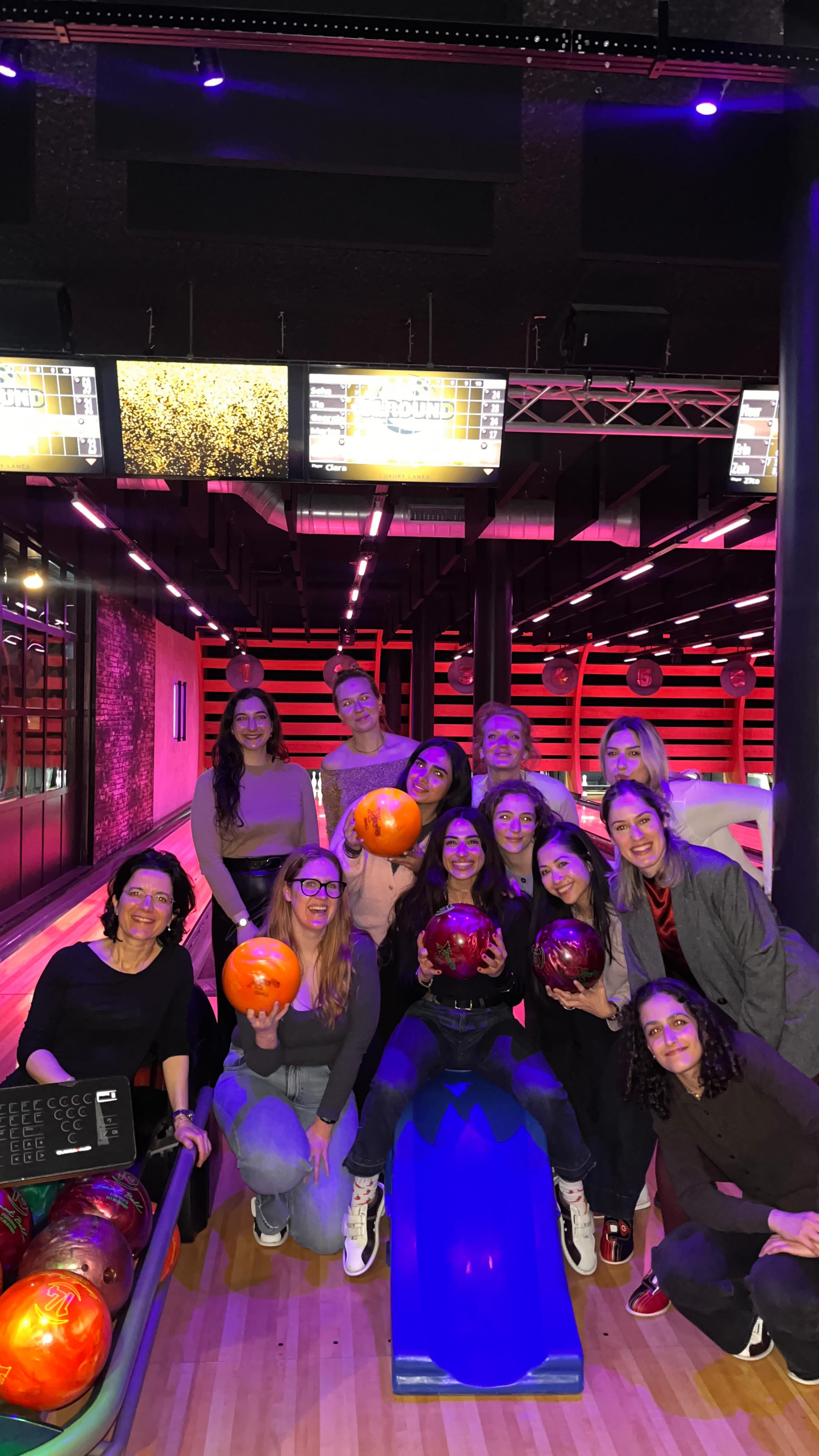 The Band’os Club isn’t just about a workout.It’s a community , one we built together since summer 2024🤍 I came up with the idea of working out in a park and would have never wished for a better more beautiful organic growth.
From the mats to the bowling lanes…it’s never been only about movement.It’s about Showing up for yourself and each other.
Here’s to us enjoying a night together, away from the mats,but still exactly where we belong. 🎳✨
Home isn’t a place.It’s this.