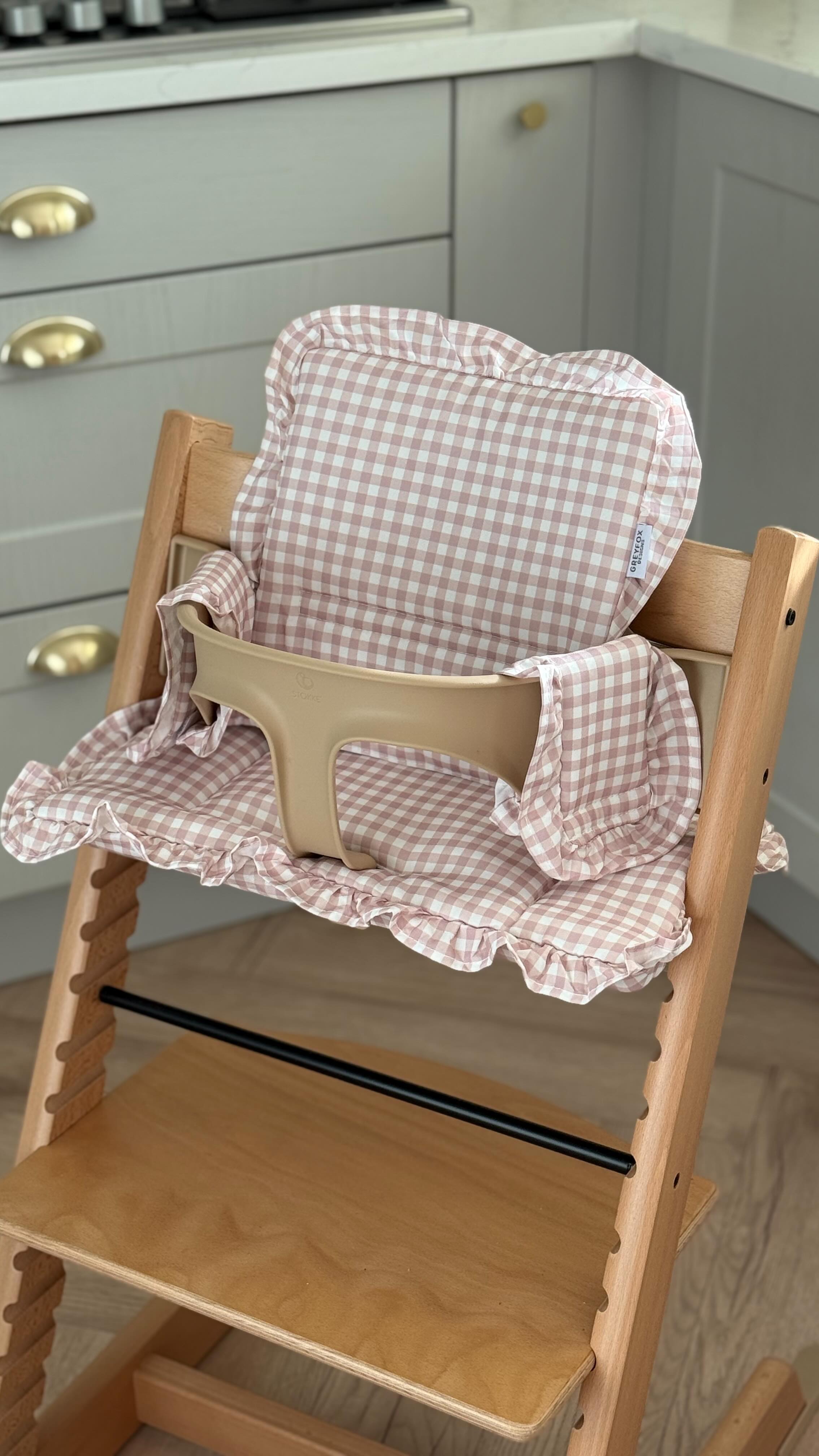 Our blush gingham cushions were last week’s best seller and it’s easy to see why, they’re absolutely beautifulll 💞
If you’re a girl mom with a Stokke Tripp Trapp, this cushion is calling your name. Run, don’t walk, to our website! (Limited stock left🌸)
.
.
.
#stokke #tripptrapp #cushion #highchair #greyfoxdesigns