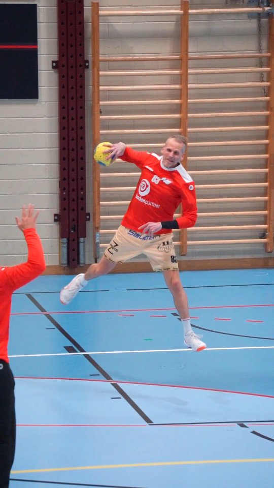 @siebersandro signature move ✍️
#tvsolothurn #handballschweiz #handball #sandrosieber #handebol