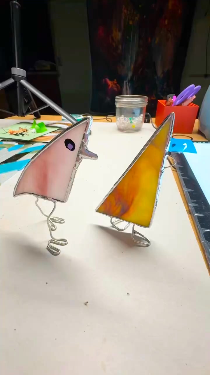 Spring can’t get here fast enough! I can’t wait to hear spring birds.
#glass #art #love #sidequestcurios #stainedglass #sidequest #spring #birds