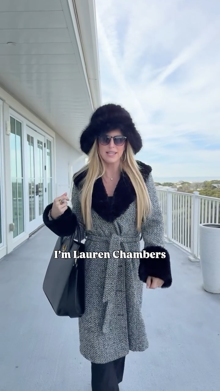 ✨Meet Lauren✨ Owner of Direct My Day, Lead Wedding Planner, Dog Mom, and Fitness Junkie.
In and out of office (or venue), you can always count on Lauren to give it to you straight. Her passion for problem solving and cultivating relationships with her clients is what makes her excel at running @directmydaycharleston and her team of planners for the last 8 years.
To learn more about @laurenanneevents and the DMD team, visit directmydaycharleston.com. 📲💕