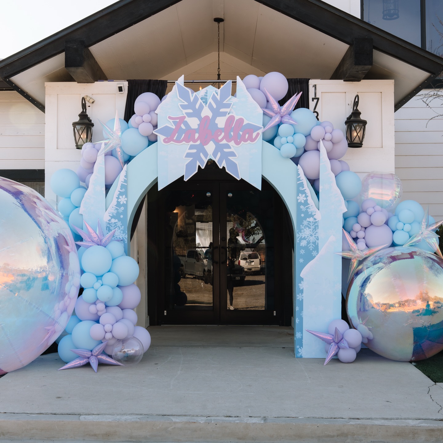 Zabella’s Frozen 4th Birthday Party ❄️☃️
.
.
.
Planner/ Design @picnicattiffanysllc
Photographer @bini.creative
Snack Carts @melssweetbar
Balloons @ashlees.creation mytwinscreations
Venue @theranchbygmv
Backdrop @tiffs_design_den
Princess @myonceuponaparty
Plushy @myplushparty
Globe @contemporarybounce
#frozenparty #frozentheme #frozengirlparty #girlparty #eventplanner