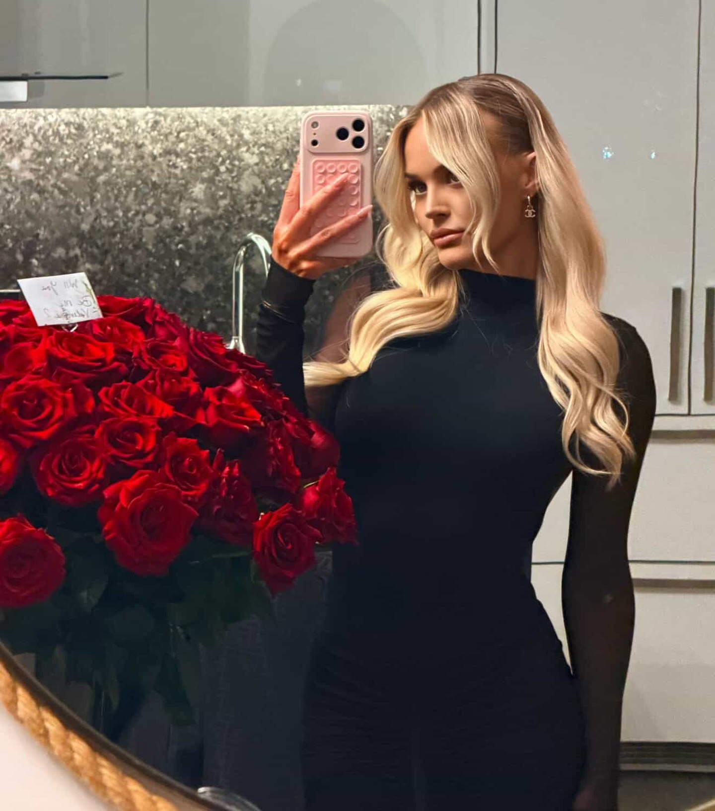 Hair by me
Beauty by @z0ehughes 💕