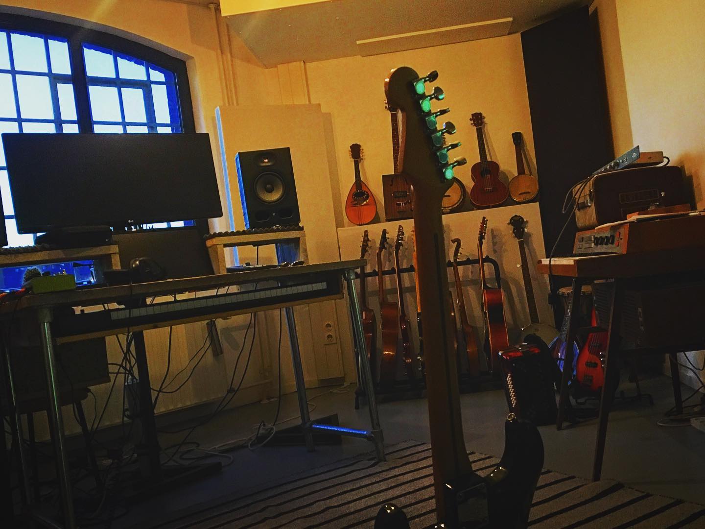 #Sundayrest. The studio is quiet. And so Am i 😌#studiolife #musiccomposer #utrecht #filmmusic #cantworkalways #watcheuro2020 #ambercuration #fenderguitars