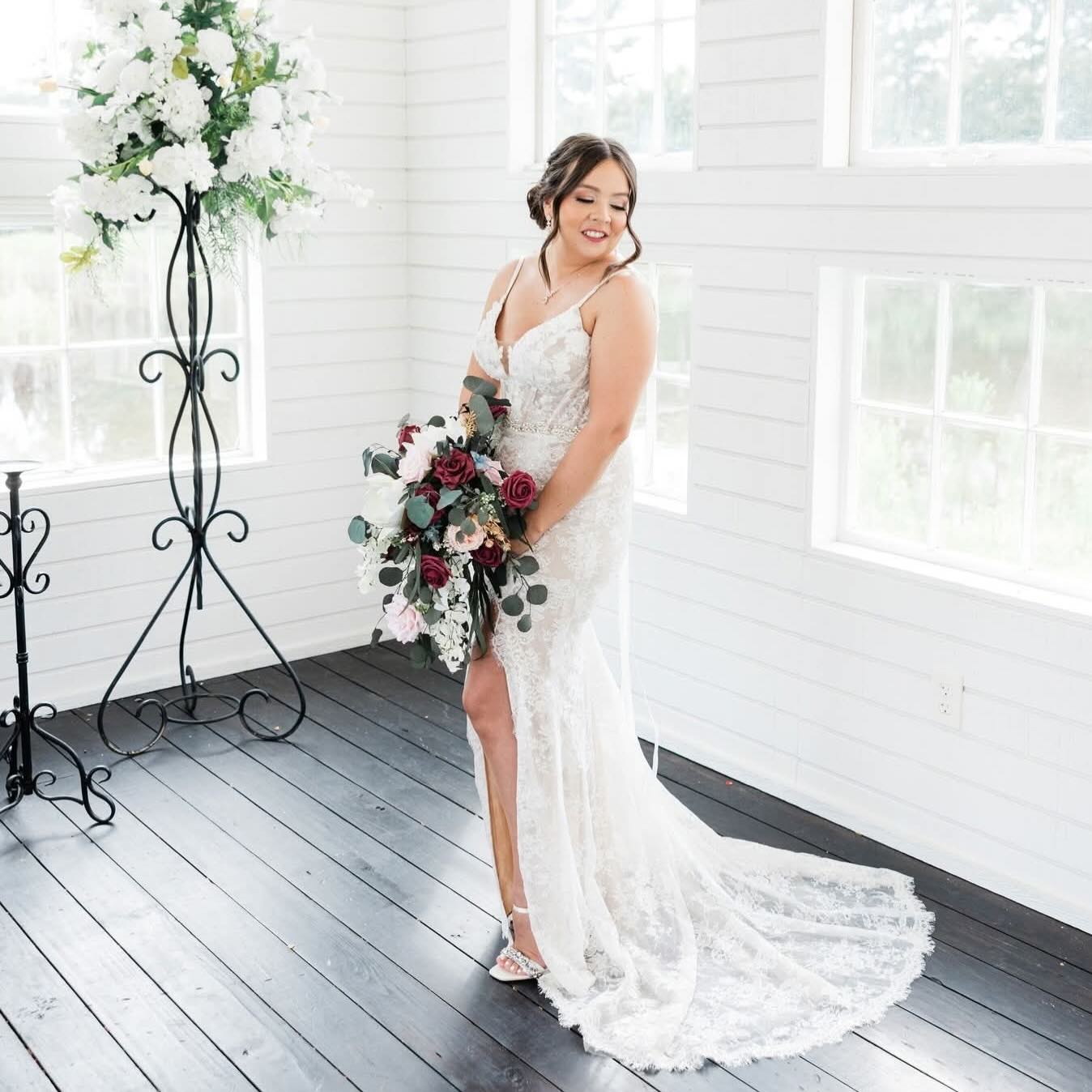 This is what it’s all about! Making dreams come to life ❤️
“Everbloom took care of all my flowers and most of the decor for my wedding, and I could not recommend them more highly! The owner Lydia caught my vision immediately and made my dreams come to life. She was prompt, professional, and even family members came to me after the wedding letting me know what a huge help she was in getting everything set up and looking beautiful for the wedding. She truly goes above and beyond for brides!” ~ Lizzie
#wedding #florals #bride #dreamsdocometrue