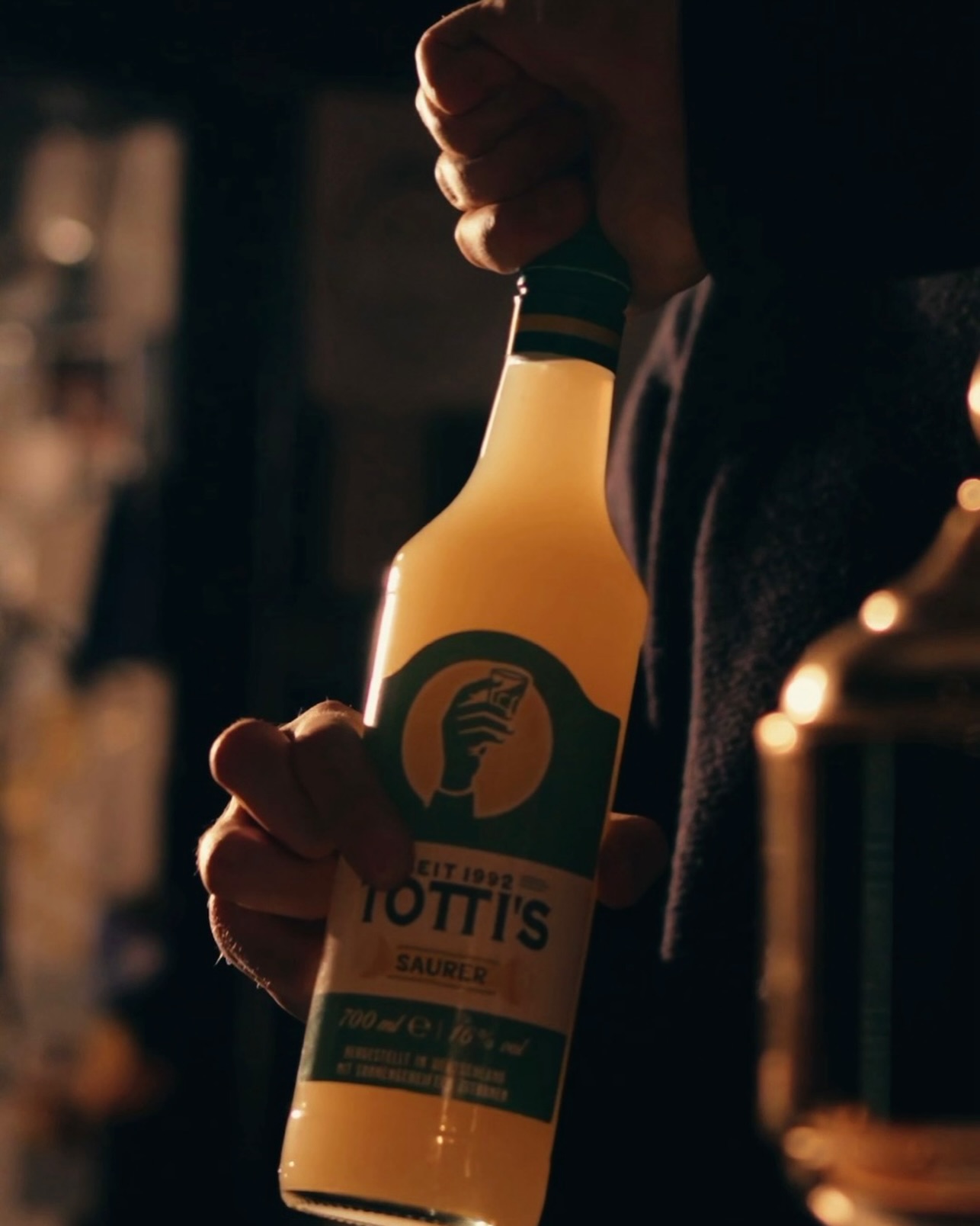 Ein Dreh.
Ein Duft von Zitrone.
Ein Moment beginnt. 🍋✨
#tottis #göttingen #DrinkResponsibly #vegan #madeingermany
Dieser Inhalt richtet sich ausschließlich an Personen über 18 Jahren.
Bitte Alkohol verantwortungsvoll konsumieren und nicht an Minderjährige weitergeben.