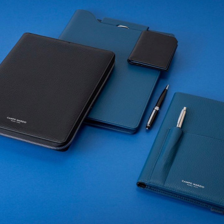 ✨ Celebrate Father's Day with the elegance and style he deserves! ✨
This year, give Dad a gift that blends timeless design with everyday functionality. Campo Marzio's collection of document holders, wallets, and pens are perfect for the modern, sophisticated father. 🖋️💼👔
From our sleek and durable document holders to our finely crafted wallets and exquisite pens, every item is designed with attention to detail and superior craftsmanship. Show Dad just how much you appreciate him with a gift that speaks volumes.
💙 Explore our Father's Day collection and find the perfect gift at Campo Marzio.
#FathersDay #CampoMarzio #LuxuryGifts #ElegantDesign #DadsDeserveTheBest #GiftIdeas #DocumentHolders #Wallets #Pens #CelebrateDad