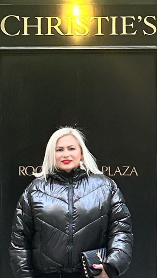 What a delightful visit to the city I love and that continually inspires me. Spending time in New York City, visiting the Christie’s International Real Estate headquarters and exhibition—while reconnecting with close family and friends—was truly special. The blend of luxury real estate and exquisite art perfectly reflects the elegance of the brand. Being part of the Christie’s International Real Estate network allows me to serve clients globally with unique insights and connections.
Whether it’s your primary residence or a pied-à-terre, I personally support your real estate goals—both locally and internationally. To learn more, contact me. Link in bio.
@marisolrochahomes
#Marisolrochahomes #Christiesinternationalrealestate #Christiesrealestate #Christiesauction #Global
