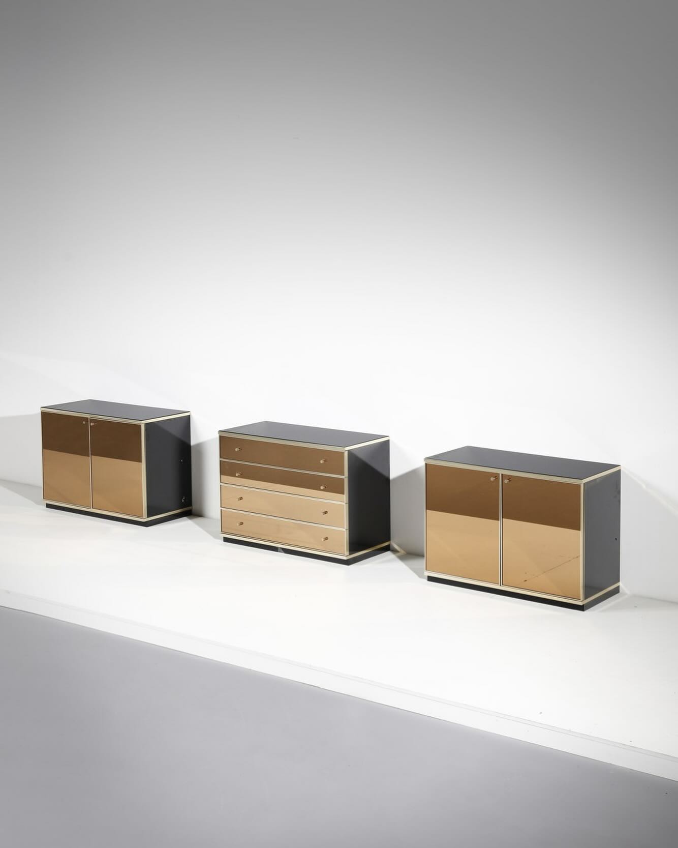 Set of cabinets by Renato Zevi, a renowned figure in 20th-century Italian design.
Sharp geometric lines, black lacquered structure, and warm smoked mirrored surfaces create a refined and timeless aesthetic.
A perfect balance of elegance, modernity, and character.
Available at De Lisi Vintage Design
📍 Palermo. #colletibledesign #interior #luxury #vintage #vintagestyle