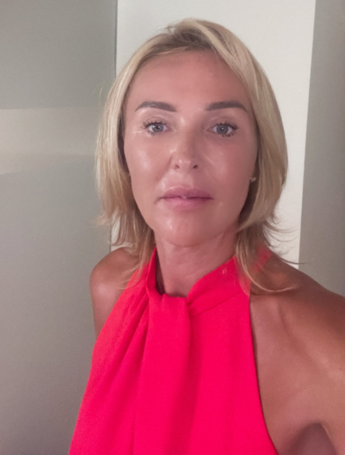 Today we enter the Year of the Horse 🐎✨
Last year was about shedding.
Old skins. Old stories. Old attachments.
But the Horse doesn’t shed.
The Horse moves.
The Year of the Horse is collective momentum.
It’s the year of courage, freedom, and unapologetic self-trust.
A year to stop shrinking.
To stop circling what you want.
To stop asking for permission.
An opportunity to fully step into your authenticity — without dilution, without performance, without apology.
This is about bold decisions.
Clean boundaries.
Protecting your energy.
Choosing environments that let you run — not cages that keep you small.
Horse energy is powerful but intuitive.
Strong yet deeply sensitive.
It teaches us that true power isn’t force — it’s alignment.
It’s knowing when to move and trusting your instinct when you do.
And for the actual horses — these majestic, sentient beings I feel deeply connected to — this year honors their spirit and ours:
Freedom as a birthright.
Movement as medicine.
Connection without control.
If it’s not aligned, let it go.
If it drains you, release it.
If it lights you up — run toward it.
This is the year to run free — unapologetically, boldly, and unstoppable. 🐎✨
#YearOfTheHorse #FreedomEnergy #AuthenticPower #AlignedLiving #NewCycle