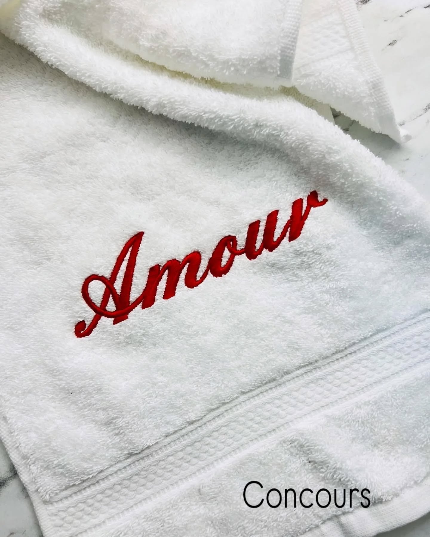 ❤️CONCOURS ❤️
Préparez-vous à être séduits par le duo de serviettes de main brodées avec amour! ♥️
Et devinez quoi? Vous avez la chance de les remporter dès maintenant! Le tirage au sort aura lieu samedi les serviettes seront expédiées lundi.
Si vous souhaitez un prénom a la place du mot Amour c'est tout à fait possible 🤩
Pour tenter votre chance, suivez ces étapes simples:
1️⃣ Assurez-vous d’être abonné à mon compte.
2️⃣ Likez ce post.
3️⃣ Mentionnez “Je participe” dans les commentaires et invitez vos amis à se joindre à la fête!
Plus vous invitez, plus vos chances de gagner augmentent! 🎉
Ne manquez pas cette occasion de mettre la main sur ce cadeau adorable! 🎁 #Concours
Duo créé et pris en photo par @my_sweet_name