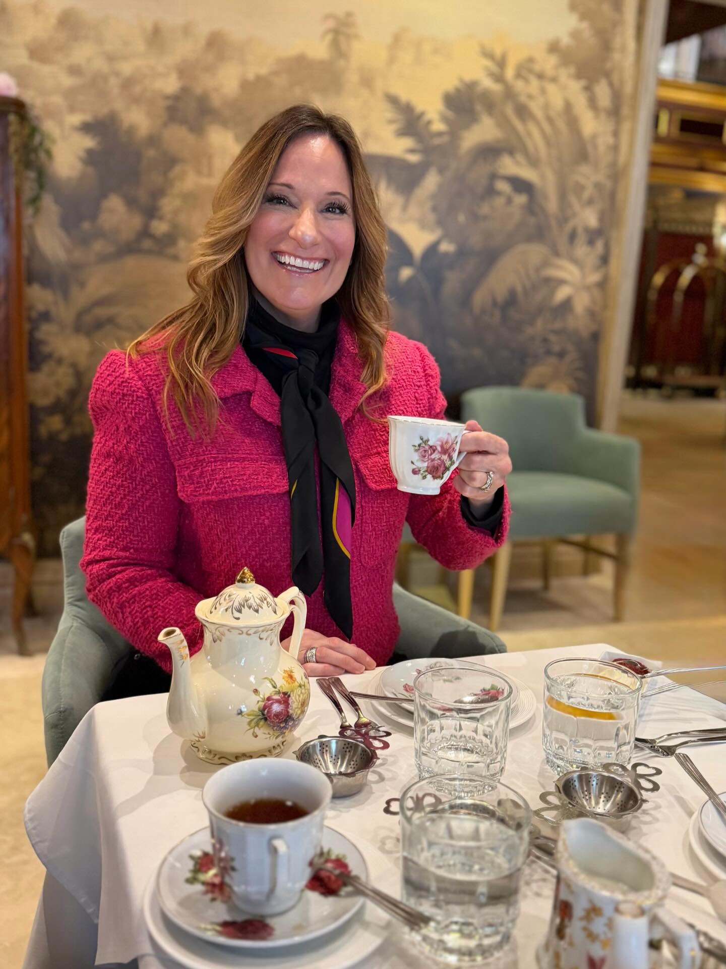 𝙋𝙞𝙣𝙠 𝘼𝙛𝙩𝙚𝙧𝙣𝙤𝙤𝙣 𝙏𝙚𝙖 𝙖𝙩 𝙩𝙝𝙚 𝙒𝙞𝙣𝙙𝙨𝙤𝙧 𝘼𝙧𝙢𝙨 𝙃𝙤𝙩𝙚𝙡
A mindful pause with the Pink Dreams team honoring community, balance, beauty, and the power of leading with heart. 💗🫖🎀✨
Photo @meg.dav.avi