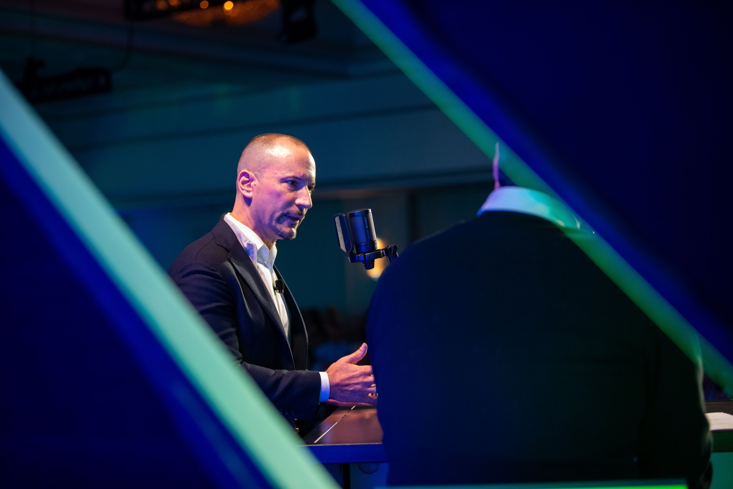 Crawling around conferences with a 70-200, looking for interest and light
#shootwithkatie #conferencespeaker #conferencechamps #chicagoconference #chicagobusiness