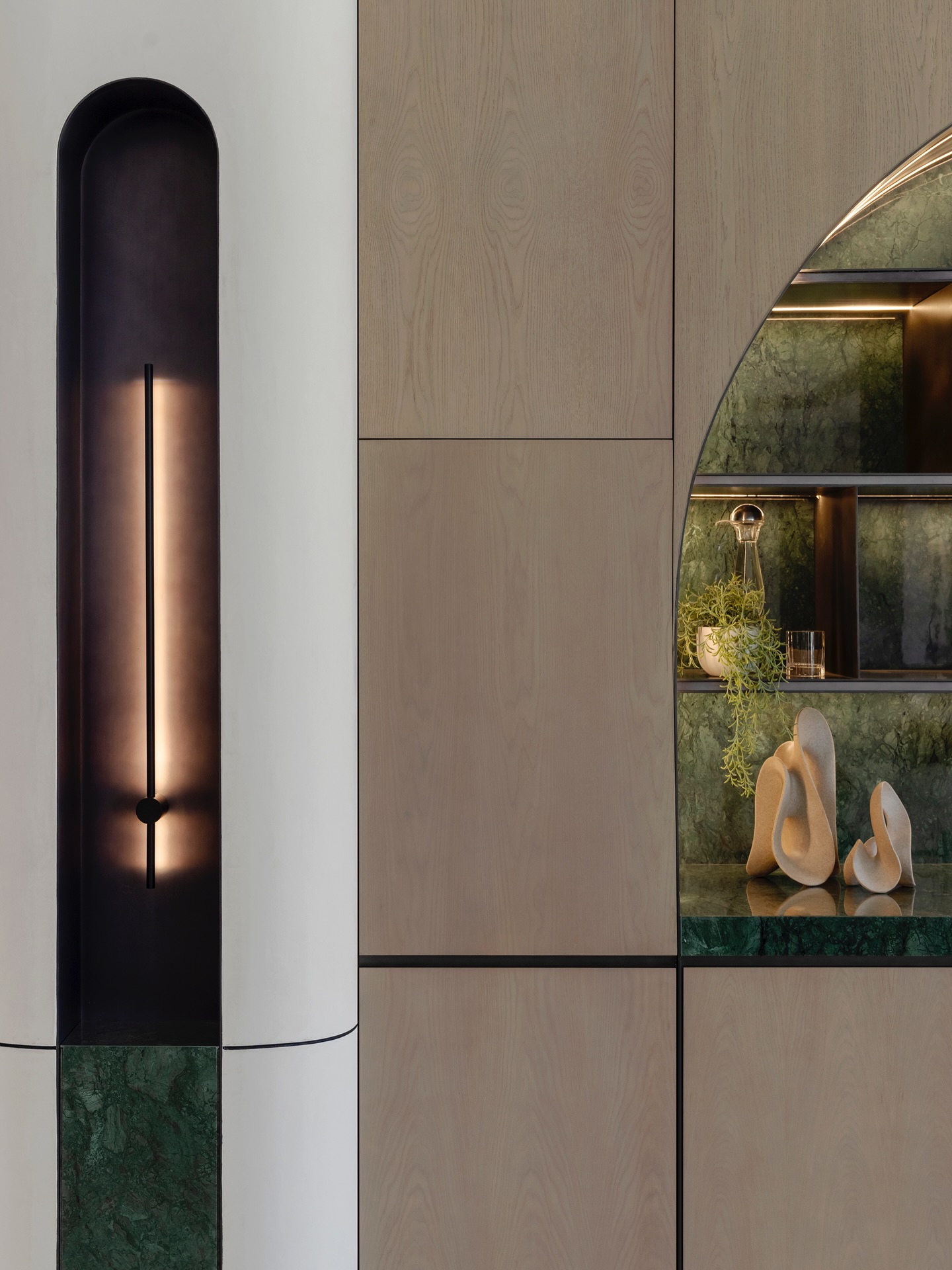 A double height corridor defined by clean lines and it feels expansive yet intimate. Timber wall cladding and concealed cove lighting guide the eye along the circulation path. Curved ceiling details soften the linear architecture below.
Photographer: @toozestudio
#InteriorDesign #Design #Dubai #DubaiLifestyle #DubaiLife HighEnd Luxury LuxuryLife LuxuryInterior Awards DesignInspiration InteriorStyling Style Styling HomeInteriors InteriorDesignStudio HiglyCommended InteriorDetails DreamHome HomeDesign ModernHome InteriorForYou DesignGoals LivingRoomDecor TailorMade Bespoke Furniture DesignFurniture