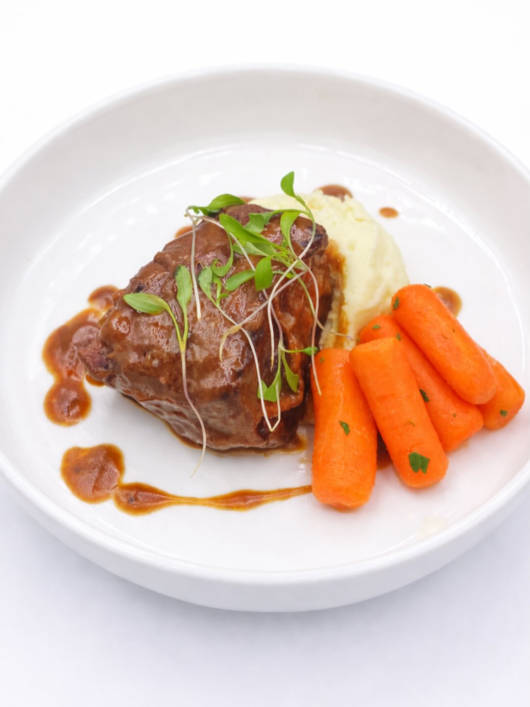 Boston, get your green on! Our Irish- Inspired menu is live and available on our website. Festive bites, sweet treats, and Irish- inspired favorites☘️
#bostoncatering #stpatricks #bostonevents #bostoncateringandevents #corporatecatering #weddingcateringservice #bostonwedding #luxurycatering