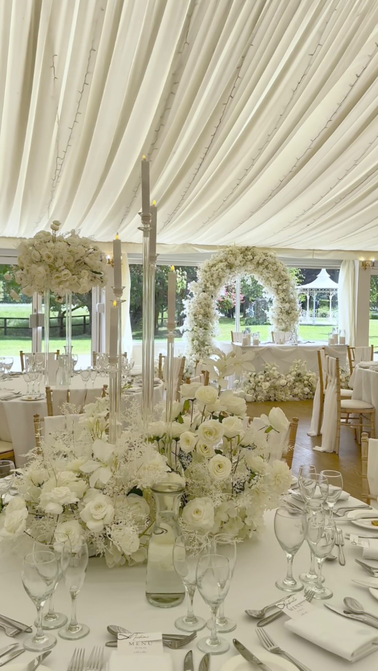COYA & PAULO
That top table moment 🤍✨
Our rainbow arch framing the newlyweds, with floral low arrangements, sand candles and bud vases creating layers of White Bliss elegance at @fennesweddings
____
#FennesWedding #EssexWedding #WeddingDecor #TopTable #floralarch