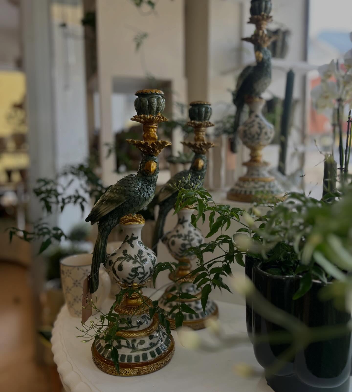 Vi fortsätter att packa upp nytt i butiken, här kommer bild på lite av allt fint som kommit hem!😍