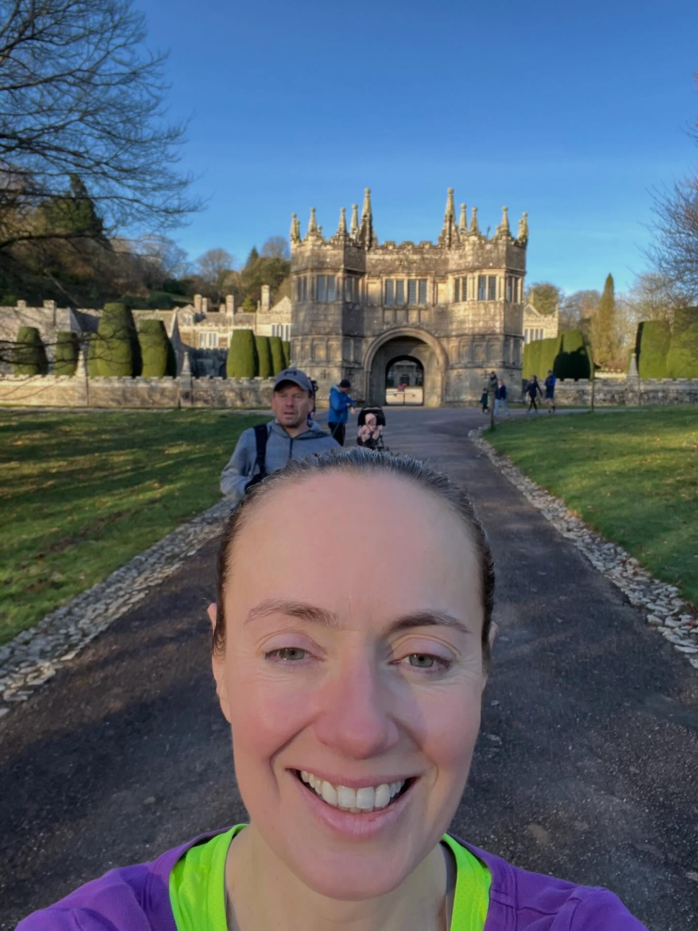 Rosey nosey! A chilly but beautiful morning, I have such a grin on. The sun is out and the flowers are appearing.
#outdoorlife #running #parkrun