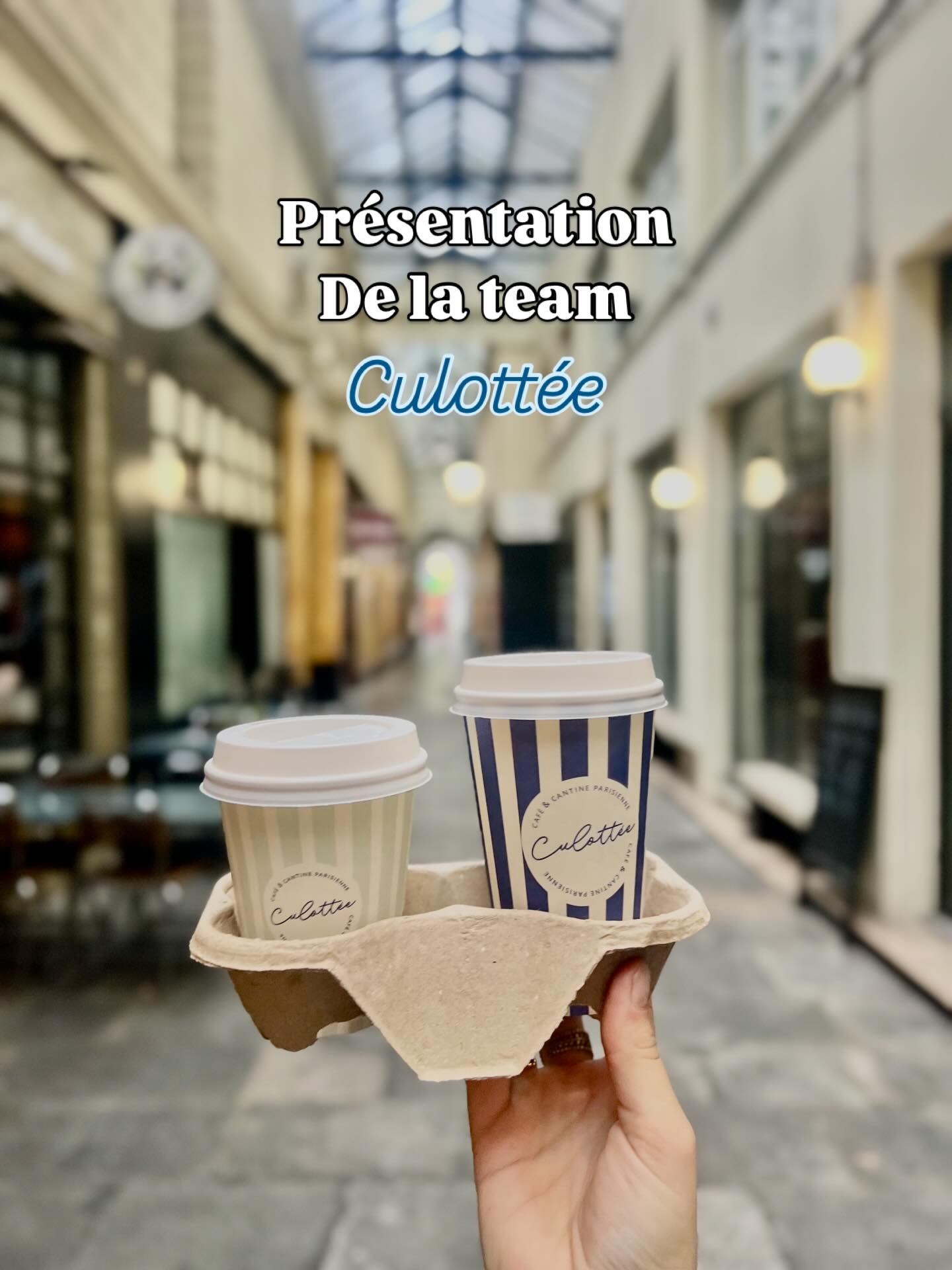 On continue les présentations des membres de l’équipe !
Aujourd’hui on vous présente : Marie-Lou 😋
☕️ Elle commence toujours par son petit café du matin… histoire d’être prête à vous servir les vôtres avec amour (et une bonne dose de passion) 💛
Et si vous cherchez son point faible… c’est clairement le cookie du moment aux noisettes 🍪🤭
Fun fact : elle est championne régionale d’hobby horse depuis ses 14 ans 🐎🐴 🏆
#breakfast #lunch #coffeeshop #brunch #traiteur