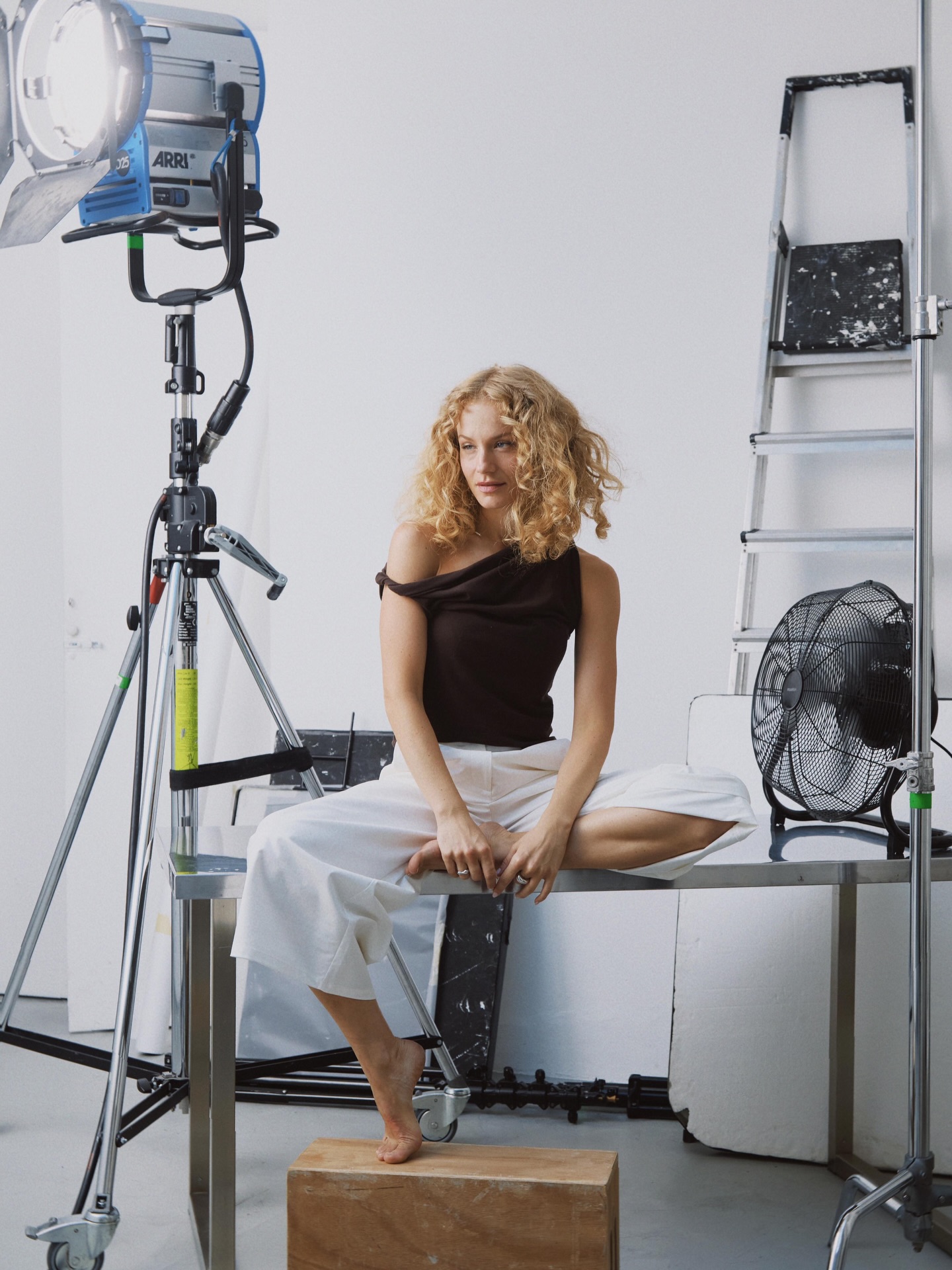 x @poeve
My first job in Milan last year thanks to my dear @georgmallner @maer.casting 💞
Had the best time on set with this amazing team:
@davide.gallizio
@federico_pagani
@wiz_kotryna
@sebastseb
So incredibly grateful ✨