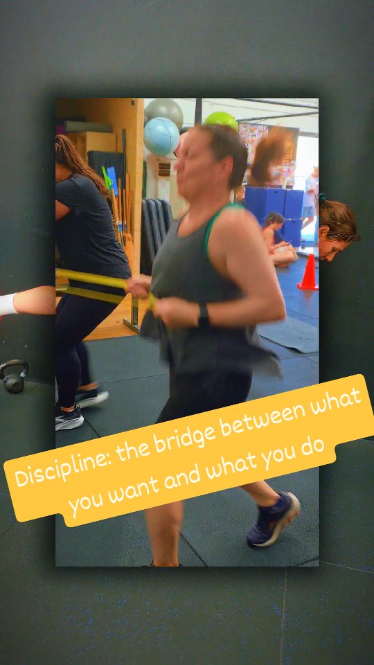 💯You don’t need motivation to start.
You need discipline to keep going.
That’s when the magic turns into method.
Motivation leaves.
Discipline stays.
Motivation is like kindling: it flares up fast, but it burns out just as quickly.
It’s emotion. Impulse. Passing inspiration.
It might spark change, but it will never be the engine of transformation.
Because on the days when the alarm goes off and your body wants to stay in bed,
on the days when the goal feels too far away,
on the days when the world doesn’t seem to cooperate…
…it’s not motivation that gets you on your feet.
💥💥It’s discipline.
Discipline is choosing to keep going, even without applause.
Even without feeling like it.
Even without enthusiasm.
Discipline is the practice of honouring a commitment you’ve made to your future self.
🔥You don’t need to feel good to take action.
🔥You just need to take action, and then the good feeling follows.
#discipline #functionaltraining #fitnessjourney #hardworkout #moveyourbody