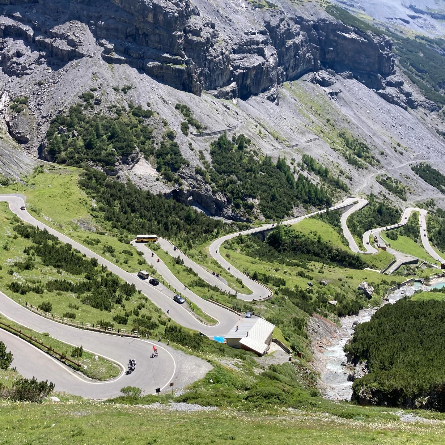 Are you targeting some epic climbs or events this year? Whether you’re hoping to cycle the Stelvio, race the Alpe d’Huez Triathlon or summit one of the world’s top peaks, preparation can make all the difference.
With the Cloud9 altitude simulator, you can train your body for altitude in your own home, meaning you can arrive at your destination feeling fit and well prepared.
Enjoy, rather than endure, your adventure! 🏔️💪
#altitudetraining #hypoxictraining #altitudesimulator #cloud9 #livelowtrainhigh