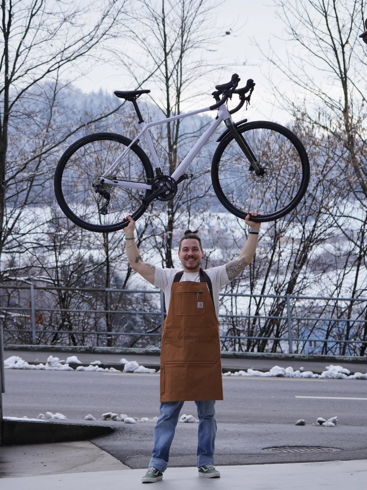 Leichtgewicht gesucht?
NORCO SEARCH GRX
@norcobicycles
Neue Gravelbikes sind eingetroffen. Wir haben sie alle: breit, lang, bunt, schwarz, dick, dünn, groß, klein.
Schau bei uns in Herisau vorbei, und wir beraten dich gerne, damit du das passende Gravelbike findest.
Dein Störi 2-Rad Center Team
#shimanogravel#mtbswitzerland#bikeshop#gravelbike#gravelbikeswitzerland