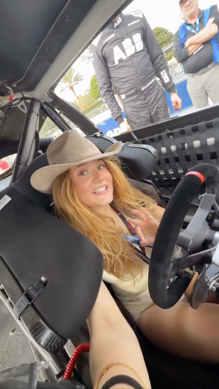 Inside NASCAR’s FIRST EV prototype developed with @abbnorthamerica
This car was made as a part of @nascar impact project looking to net zero operating emissions by 2035.
All 3 manufacturers came together to develop this car, and @goodyear even developed special slicks for this vehicle with integrated sensor technology
Would you drive this?
#nascar #ev #abb #mía #cargram