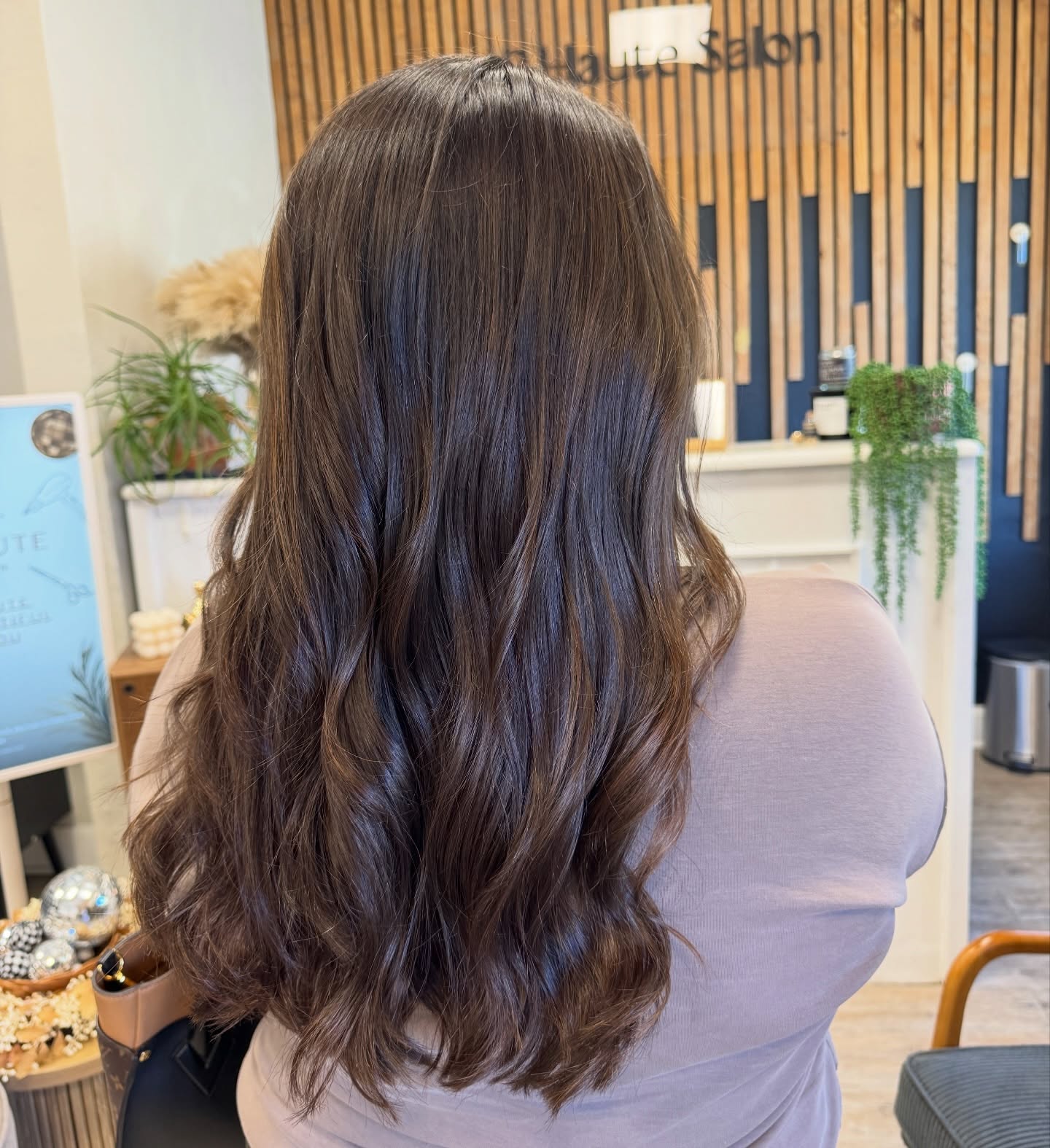Soft dimensional brunettes don’t get enough credit!
Adding in simple dimension can be all you may need.
#bhautesalon #colleyvilletx #hairsalon #hairbybritt