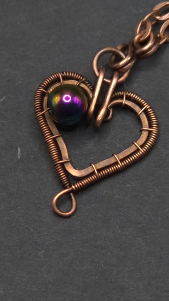 Heart pendant matching bracelet from the previous post.
Happy Valentine's Day! ✨️
#handmadejewelry #valentinesday #pendant #copper #canada