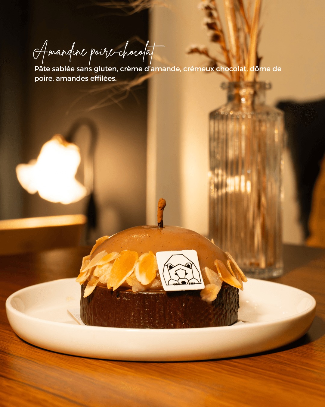 Classique de la pâtisserie française, l’amandine poire-chocolat se refait une beauté sans gluten mais avec toujours beaucoup d’amour.✨
Pâte sablée croustillante, crémeux chocolat fondant, crème d’amande, dôme de poire et amandes effilées pour parfaire le tout. 🍐🍫
📍La pâtisserie de Rebecca - 46 rue de Chartres, 91410 Dourdan