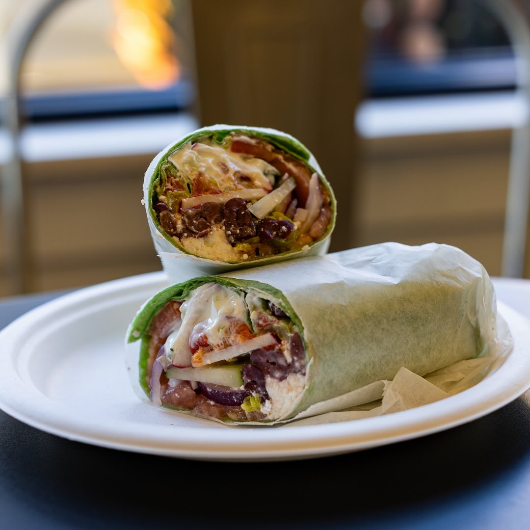 9 ingredients. One wrap.
The Greek Goddess is a mix of crisp vegetables, olives, feta, and tzatziki that stays bright, balanced, and satisfying from the first bite to the last. #BagelsonPark 🌯 🥗
#wrap #greekgoddess #cleaneats #nj