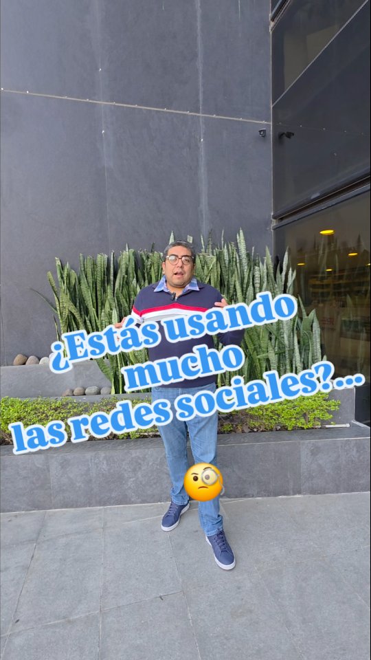 ¿Pasas horas en internet sin darte cuenta? 📱⏳
El uso excesivo de redes, compras en línea o estar constantemente en TikTok e Instagram puede convertirse en una conducta adictiva.
No se trata solo de “falta de voluntad”, sino de cómo el cerebro responde a la recompensa inmediata 💡🧠
Si sientes que pierdes el control, descuidas responsabilidades o tu estado de ánimo depende del celular… es momento de evaluar.
La tecnología es una herramienta 🤝, no debe controlar tu vida.
#DrLioPsiquia #SaludMental #Psiquiatría #CuidaTuMente #mentepositiva
