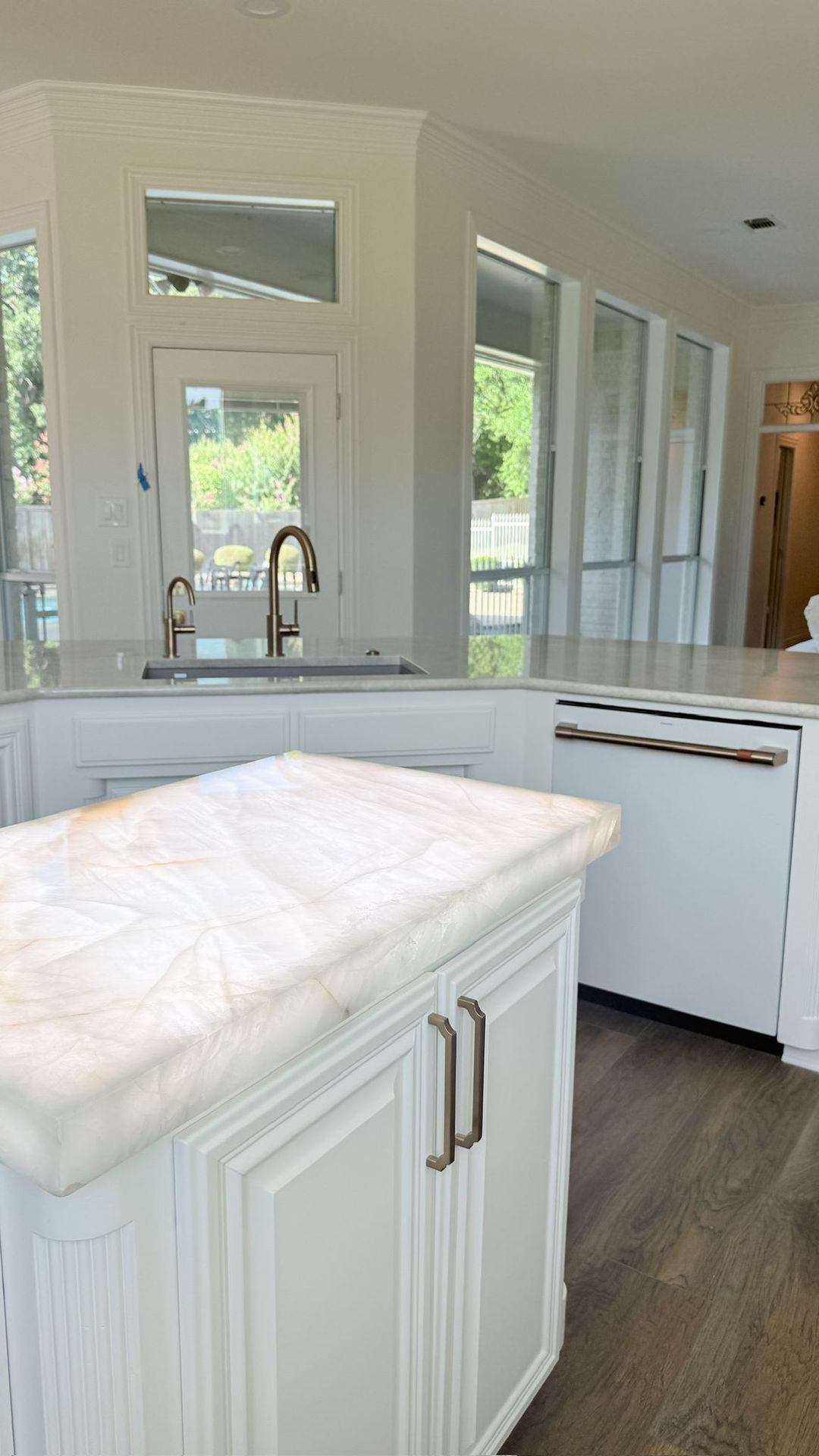 Kitchen renovations are a big change, but a little preparation makes it smooth. 🛠️ Plan for extra meals out, stay flexible, and enjoy the process – Tiffany Young and Crew will make it seamless, and the results are worth it!
#dfwhomerenovations #mansfieldhomeremodel #kitchenrenovation #mansfieldtx #tiffanyyoungandcrew