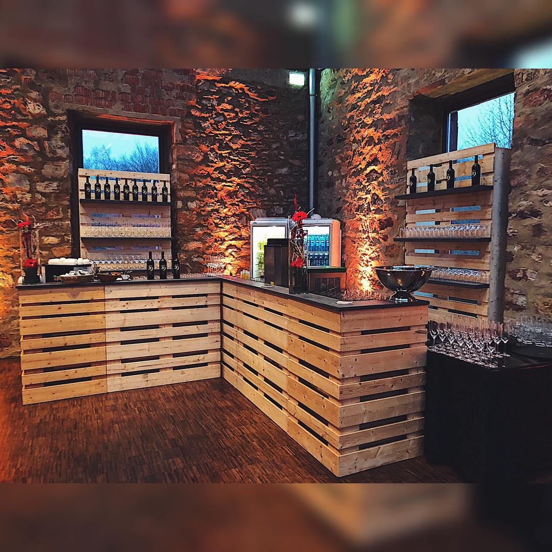 *Werbung* Die Palettenbar 🍾🥂 #diegabel #catering #bar #barkeeper #drinks #fun #nice #event #palettenbar #inspiration #beautiful #picoftheday #art #exclusive #wine #cocktails #wiesbaden #jagdschloss