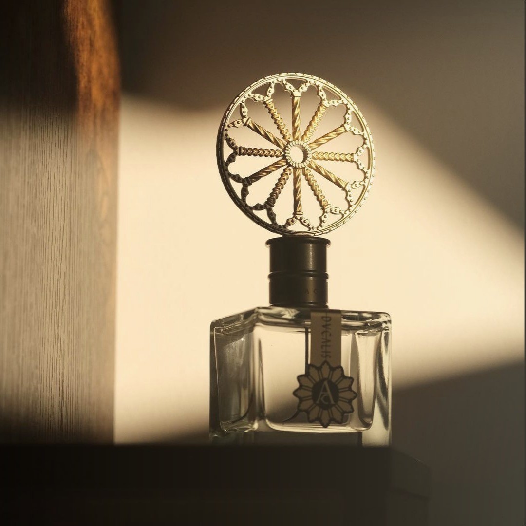 Enjoy your essence. Enjoy New Year's Eve.
#newyear#angelaciampagna#perfume#luxury#nicheperfumes#niche#perfumes#scents#nichefragrances#happy2023#2023#perfumes#gifts#holidayseason#enjoy