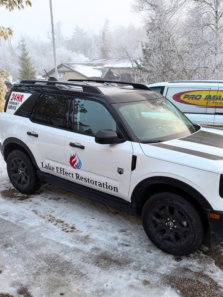 Our latest addition to the Lake Effect Restoration fleet just got its fresh new look, and we could not be happier with how it turned out. Another 24 hour emergency response ride added to the fleet and ready to serve Northern Michigan.
Big thank you to @proimagedesigninc for the clean, sharp install. You nailed it.