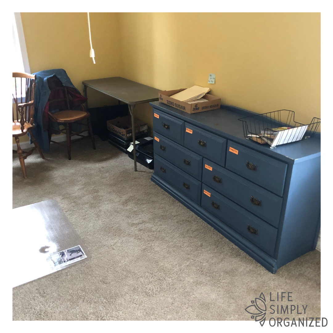 Clear desk, clear mind ✨
This workspace went from cluttered chaos to streamlined success with one simple system: a basket for incoming papers + a spot for completed tasks. Because productivity isn’t about doing more — it’s about removing what’s in your way. 📂✔️
#DeskOrganization #OfficeReset #OrganizedWorkspace #ClutterFreeDesk #ProductivitySpace #HomeOfficeGoals #OrganizingTips #BeforeAndAfter #ClearSpaceClearMind #FunctionalOrganization #WorkFromHomeLife #ProfessionalOrganizer #SimpleSystems