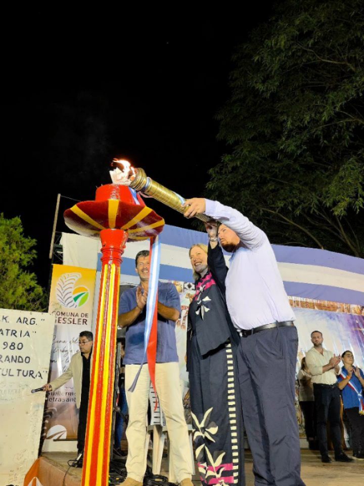 Qué emoción vivir la 29° edición del Festival Nacional “Gessler, Folklore para Todos”.
El folklore es parte de lo que somos. Y festivales como este mantienen vivas nuestras raíces, nuestras danzas litoraleñas y el orgullo de cada pueblo.
Acompañar esta fiesta es acompañar al interior, a su gente y a esa fuerza que año tras año sostiene lo que nos une como comunidad.