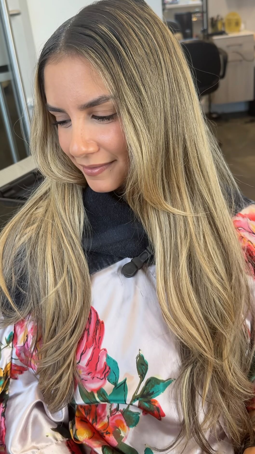 From blonde to brown
Butterfly haircut
Bombshell blowout